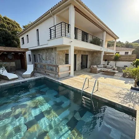Azzura De 130 M2 Avec Piscine *