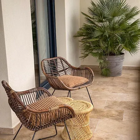 Azzura De 130 M2 Avec Piscine * Cauro