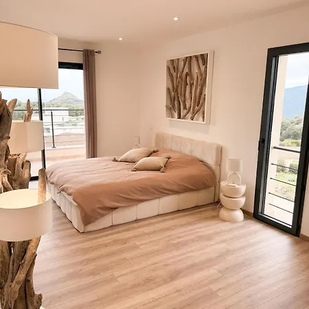 Azzura De 130 M2 Avec Piscine Cauro